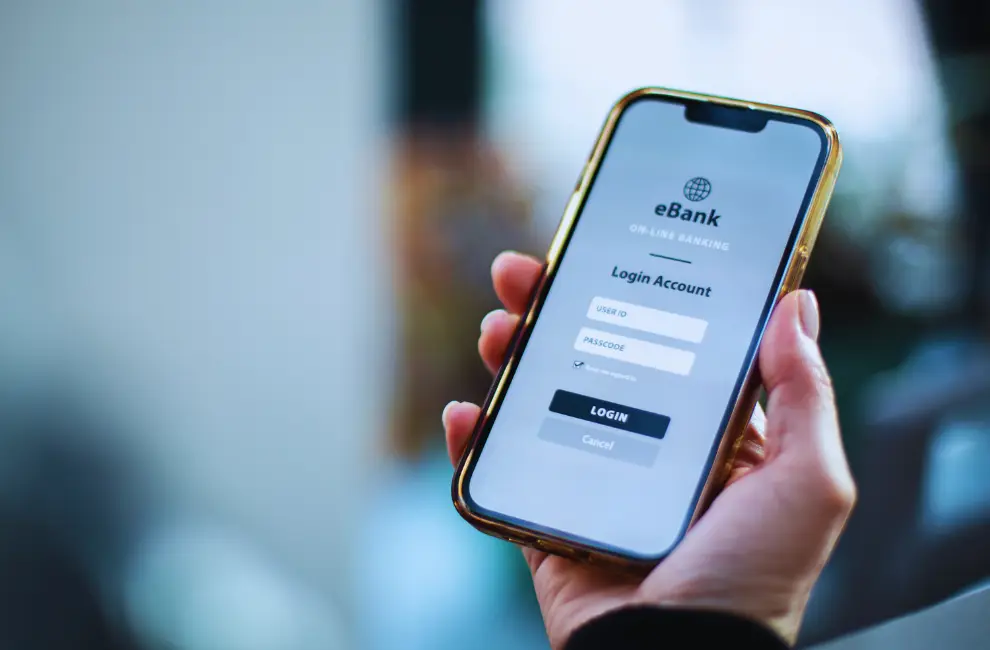 From Teller to App Chat: Real-Time in Modern Banking CX 